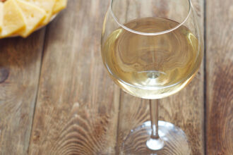 Bourgogne blanc : comment choisir le vin parfait pour vos repas ?