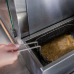 Choisir une friteuse à gaz professionnelle : enjeux et critères pour la restauration rapide